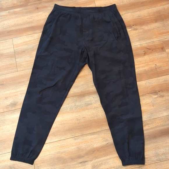 Men's Lululemon Surge Jogger in Black Camo, L - Picture 8 of 16